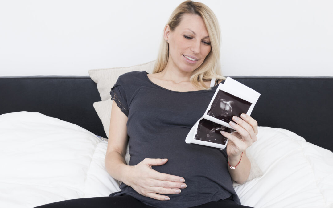 Ecografía y atención personalizada de ginecología y obstetricia durante el embarazo