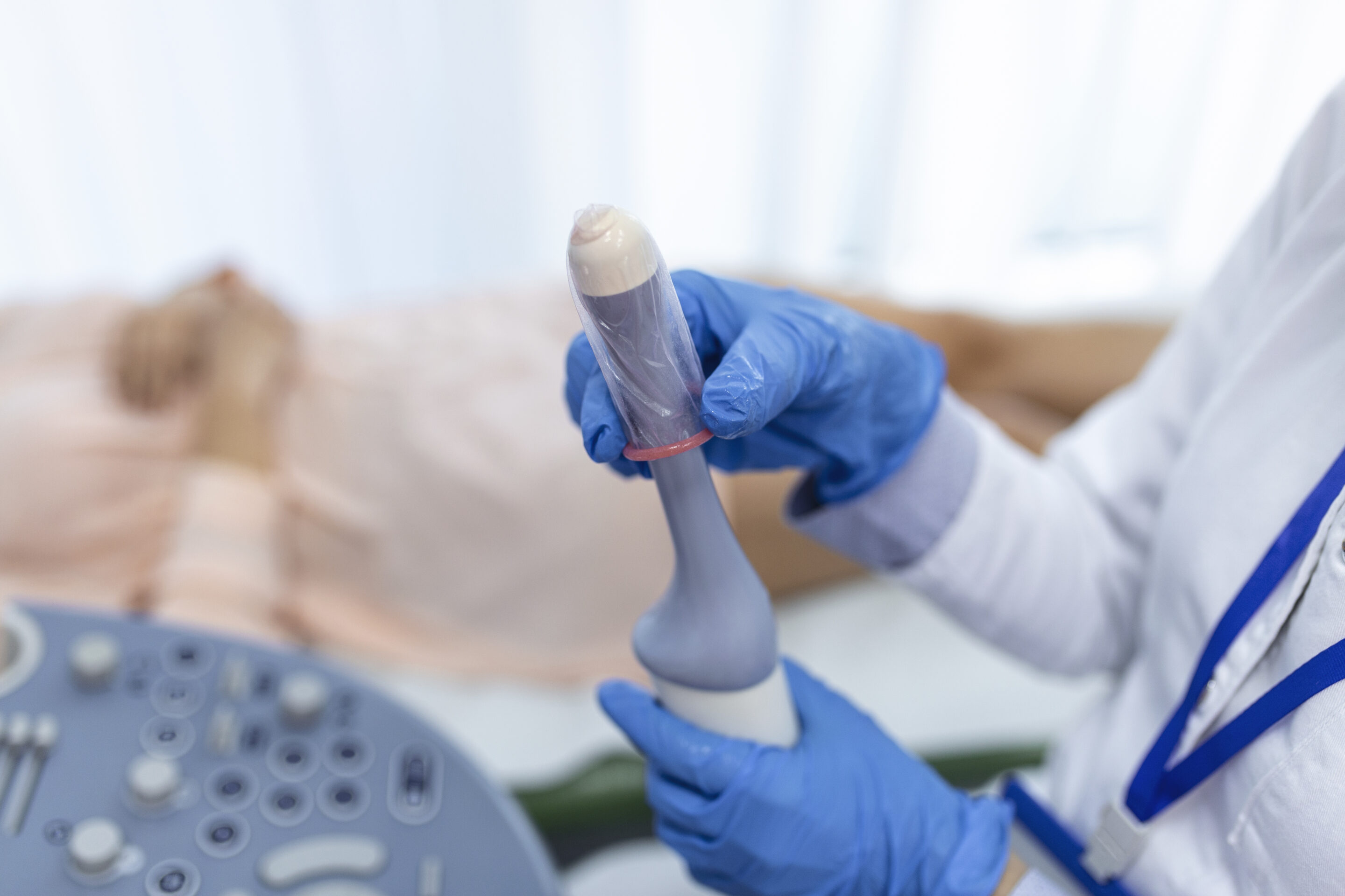 La importancia de la ecografía transvaginal en la detección de miomas y pólipos