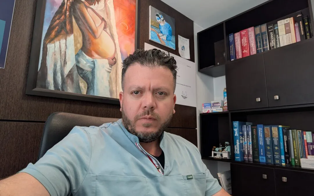Video sobre salud femenina en Quito: Descubre la atención ginecológica personalizada del Dr. Denis Sánchez