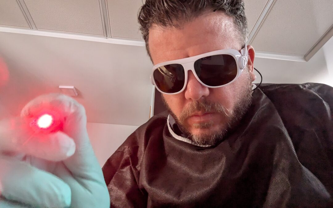 Dr. Denis Sánchez, ginecólogo en Quito con rayo láser para labioplastia, VPH, Molusco Contagioso