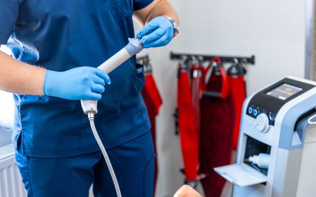 Dr. Denis Sánchez, ginecólogo en Quito, realiza tratamientos láser como tensado vaginal y ninfoplastia con equipos avanzados